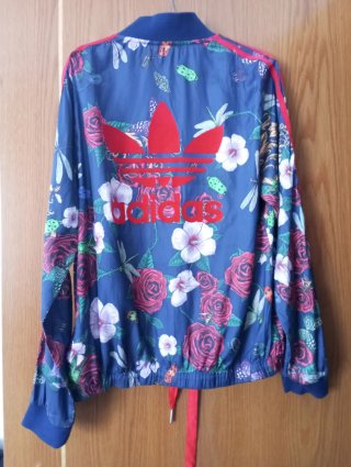 Chaqueta Adidas Rita Ora floral
