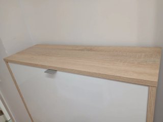 Zapatero blanco y madera