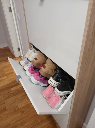 Zapatero blanco y madera