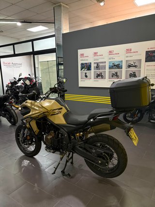 Voge 625 DSX Aventura Negra/Dorada