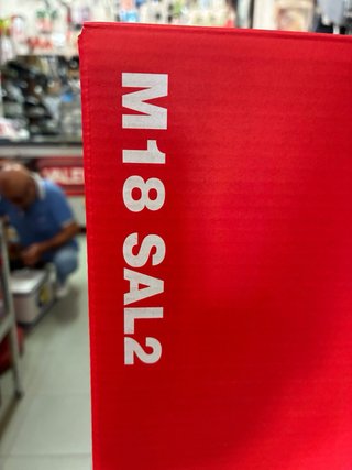 Milwaukee M18 SAL2 Lampada LED Tripode