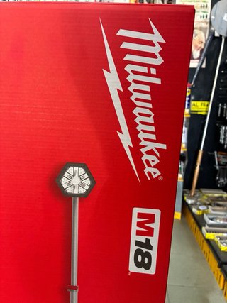 Milwaukee M18 SAL2 Lampada LED Tripode