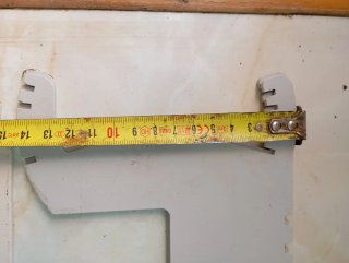 Soportes metálicos para estanterías desmontables
