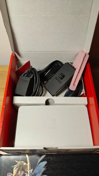 Nintendo Switch OLED con accessori e scatolo origi