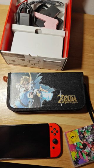 Nintendo Switch OLED con accessori e scatolo origi