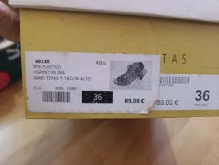 Sandalias azules de tacón