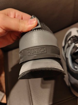 Zapatillas Munich grises y negras
