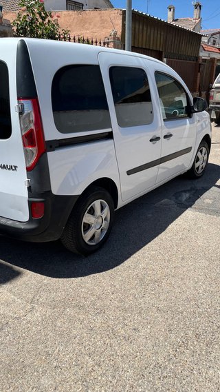Furgoneta Renault kangoo 5 plazas