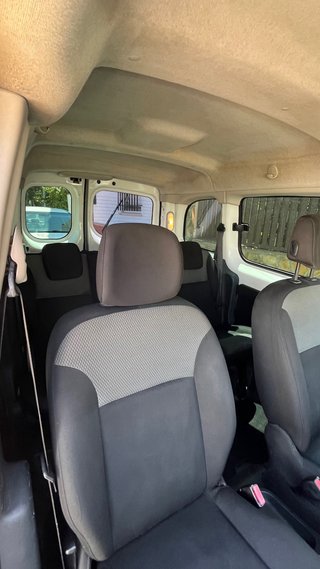 Furgoneta Renault kangoo 5 plazas