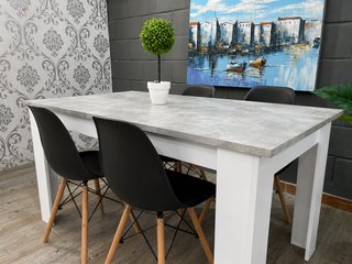 Mesa de comedor y 4 sillas
