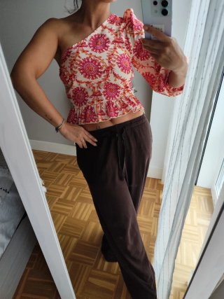 Top asimétrico estampado verano