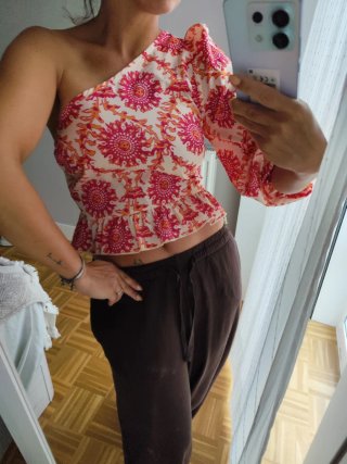 Top asimétrico estampado verano