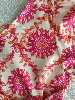 Top asimétrico estampado verano