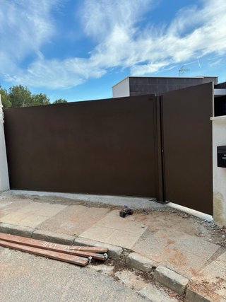 REPARACIÓN PUERTAS DE GARAJE (RAPIDO Y ECONOMICO)