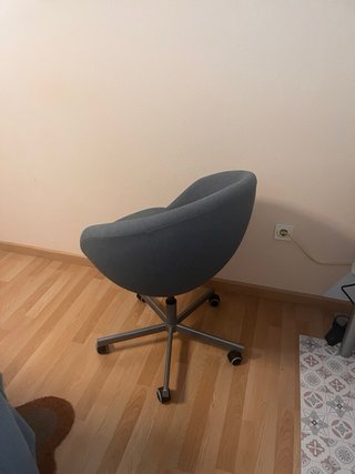 Silla IKEA SKRUVSTA gris