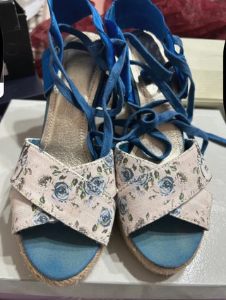Sandali zeppa bianchi e azzurri
