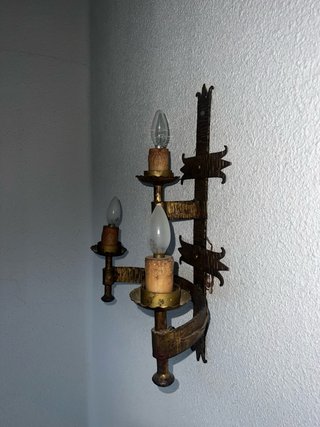 Lámpara de pared rústica dorada