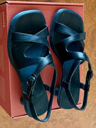 Sandalias Camper Tiras Piel Tacón Pequeño Negras