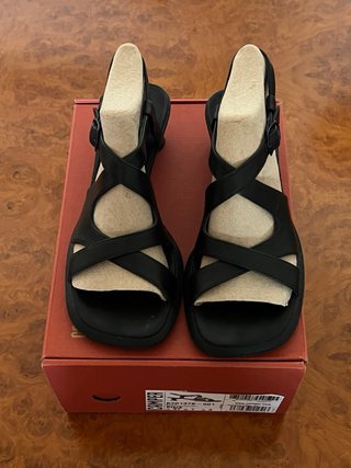 Sandalias Camper Tiras Piel Tacón Pequeño Negras