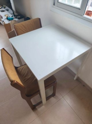 Mesa Ikea y 2 Sillas