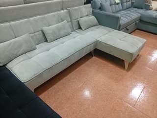 Sofá Cama gris con 3 cojines