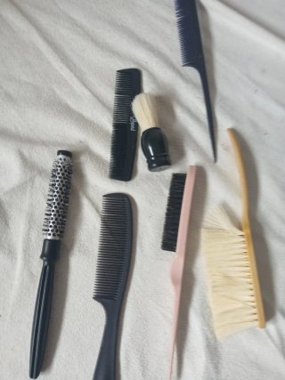 Set de peines y cepillos de barbería