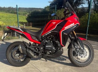 Moto Morini X-Cape Roja y Negra