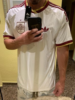 Camiseta Adidas España Talla L IDEAL (1,70-1,80cm)