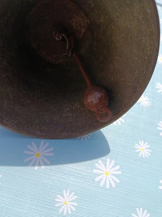 Campana de bronce con anilla