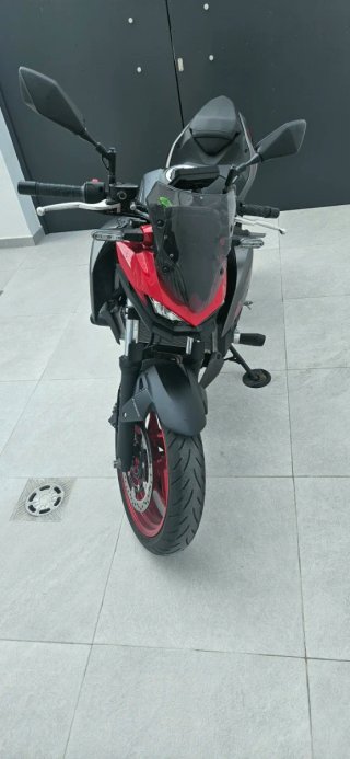Kawasaki Z500 SE Negra y Roja
