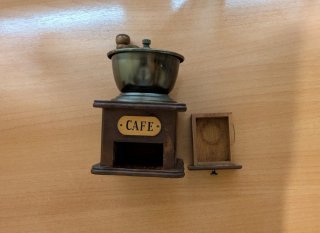 2 Antichi Macinini da Caffè in Legno e Metallo