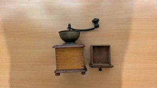 2 Antichi Macinini da Caffè in Legno e Metallo