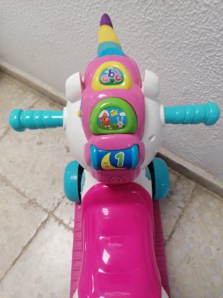 Dolce culla unicorno rosa e bianca per bambini