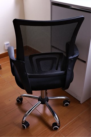 Silla de oficina negra