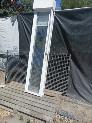Puerta fija con persiana