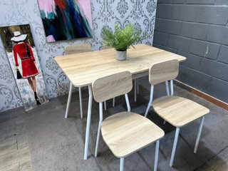 Mesa de madera con 4 sillas