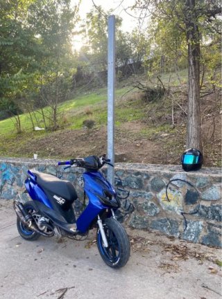 Yamaha Jog RR Azul y Negro
