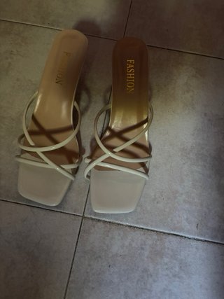 Sandalias tacón tiras verano beige