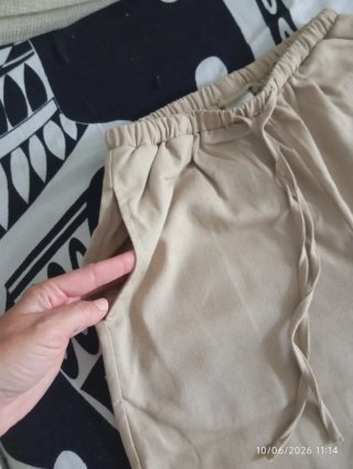Pantalones anchos de lino beige