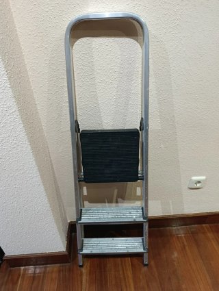 Escalera aluminio 3 peldaños plegable