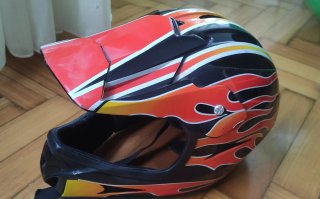Casco integral bicicleta llamas. Talla M.