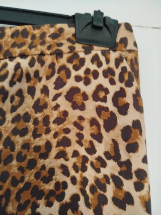 Pantalón estampado leopardo