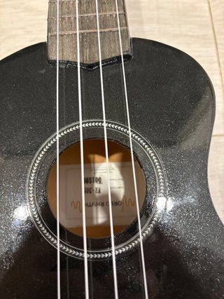 Ukelele World Rhythm Negro Brillante