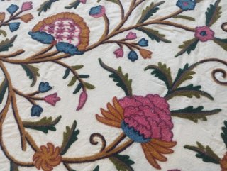 Colcha bordada floral multicolor