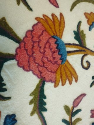 Colcha bordada floral multicolor