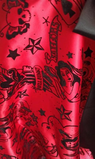 Vestido Pin-up Vintage Rojo Negro puesto 2 veces