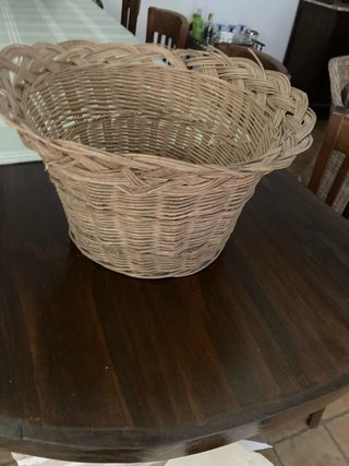 Cesta antigua de mimbre