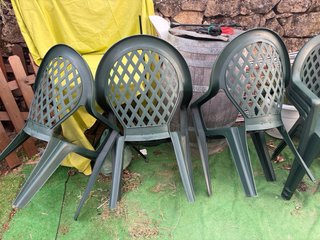 Sillas de jardín apilables verdes