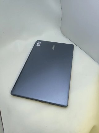 Ordenador portátil Acer 571