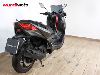 YAMAHA X-MAX 125